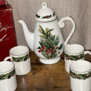 Garland by Royal Gallery Festive Holiday Teapot and Mug Set